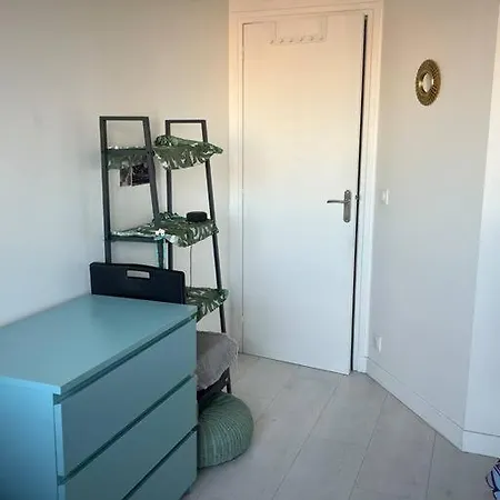 Apartment Montmartre With A View And Swimming Pool Access